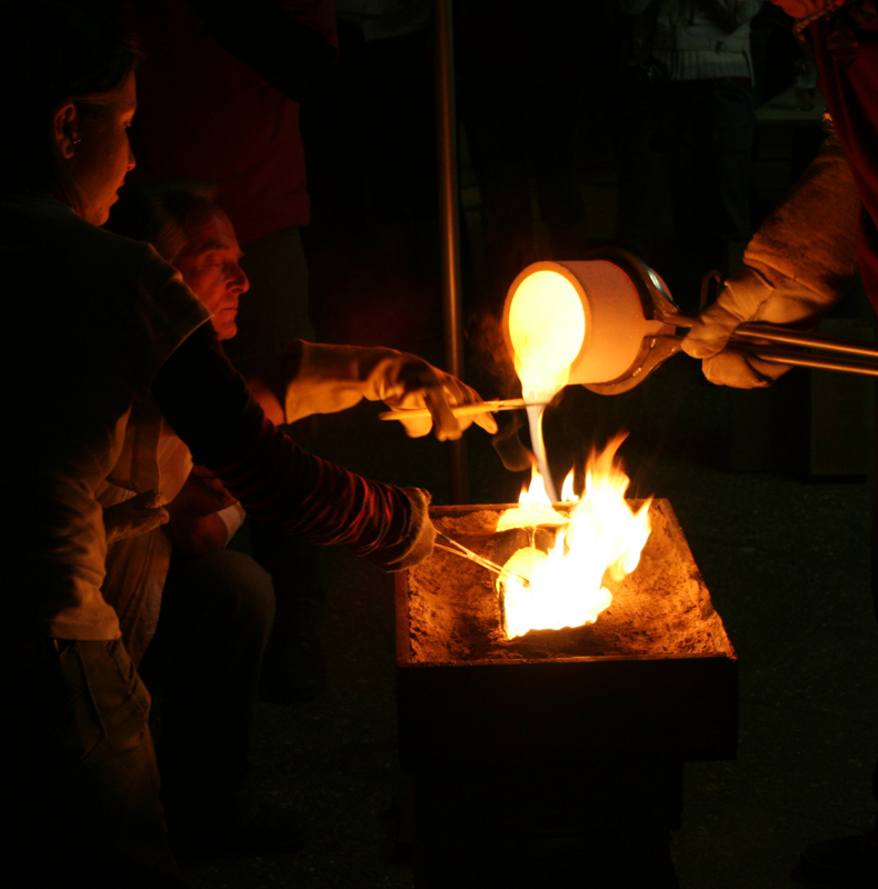 hot glass casting_night casting show